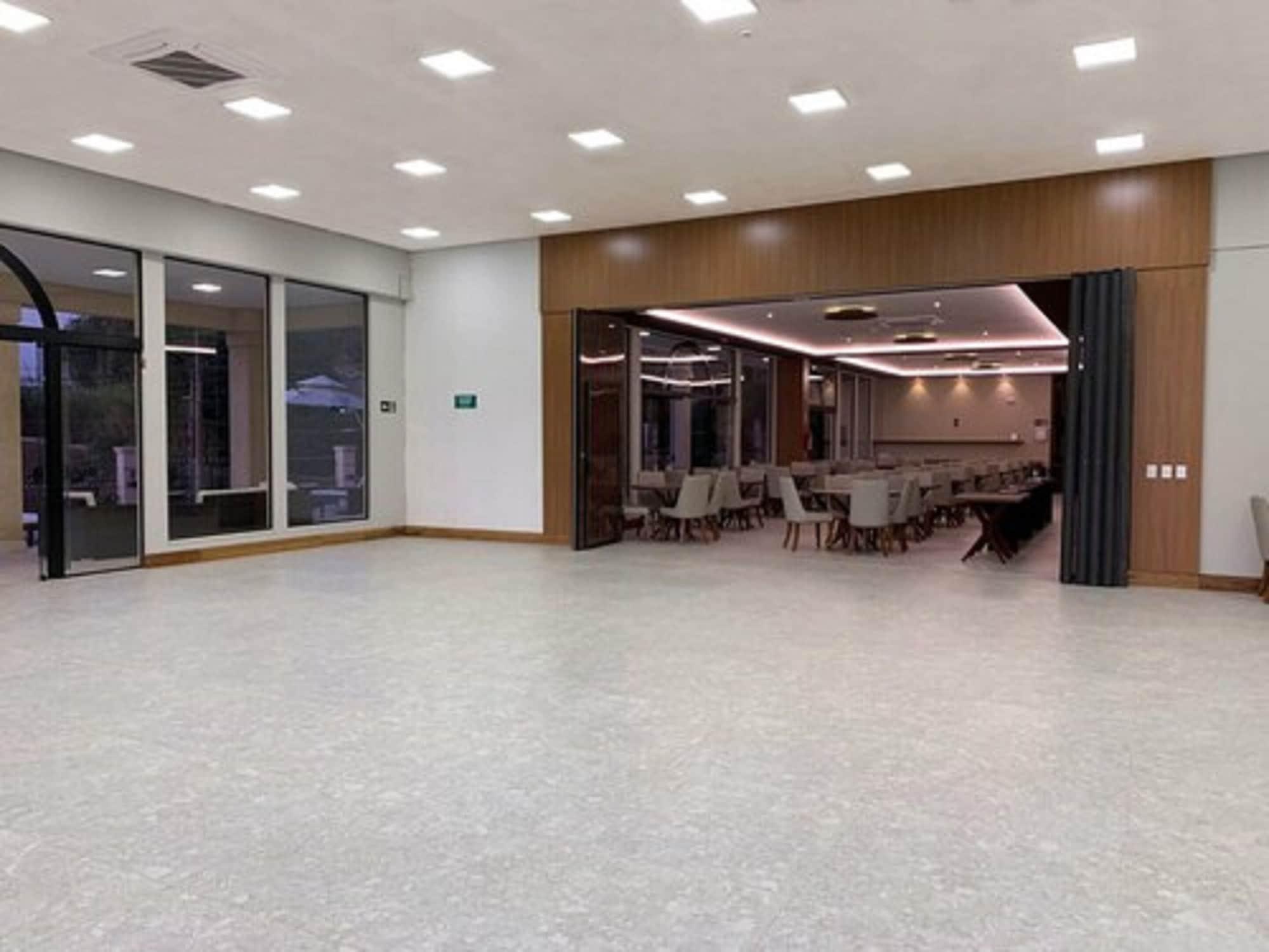 Class Hotel פיראסיסבה מראה חיצוני תמונה