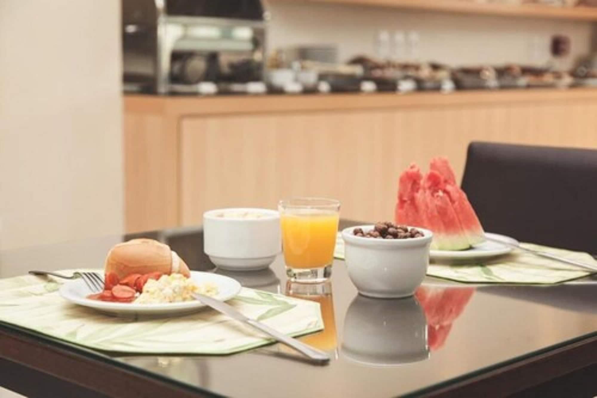 Class Hotel פיראסיסבה מראה חיצוני תמונה