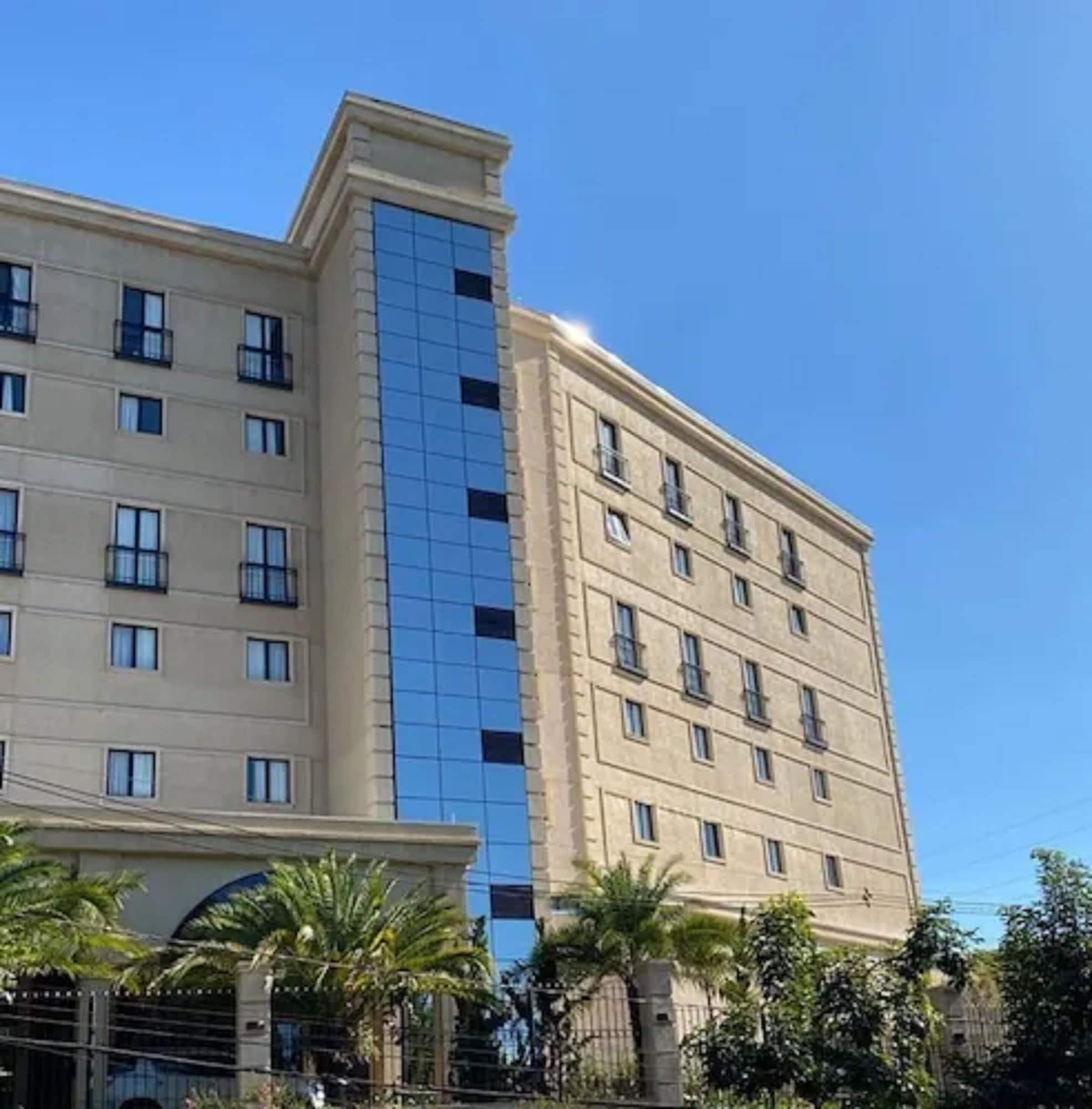 Class Hotel פיראסיסבה מראה חיצוני תמונה